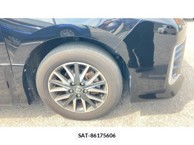 Toyota VOXY 2014-10 8317967-6