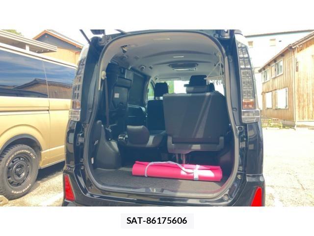 Toyota VOXY 2014-10 8317967-8