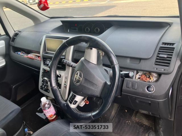 Toyota VOXY 2010-09 8317987-9