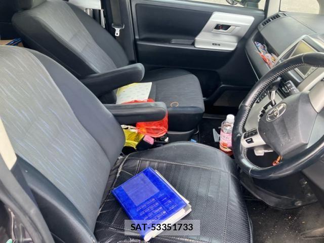 Toyota VOXY 2010-09 8317987-10