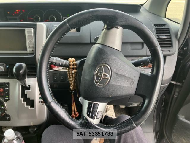 Toyota VOXY 2010-09 8317987-8