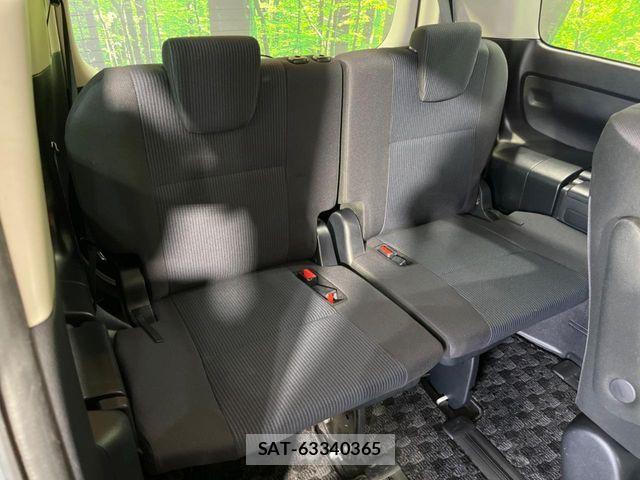 Toyota VOXY 2017-10 8317964-9