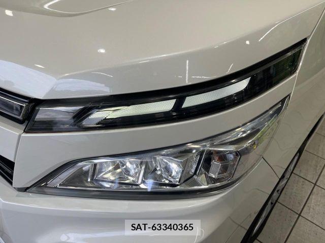 Toyota VOXY 2017-10 8317964-12
