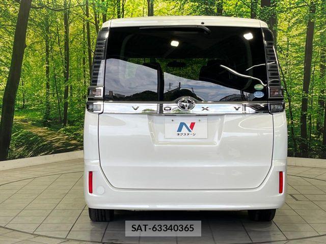 Toyota VOXY 2017-10 8317964-15