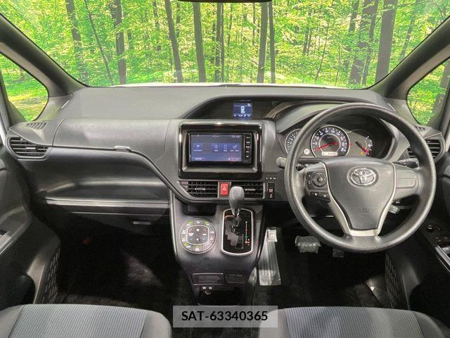 Toyota VOXY 2017-10 8317964-1