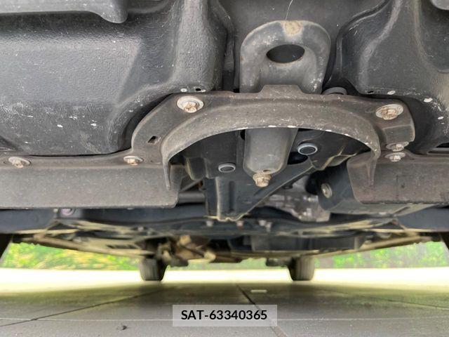 Toyota VOXY 2017-10 8317964-19