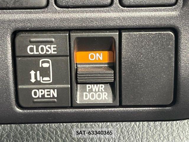 Toyota VOXY 2017-10 8317964-2