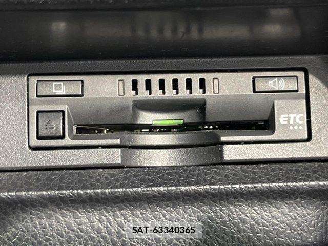 Toyota VOXY 2017-10 8317964-5