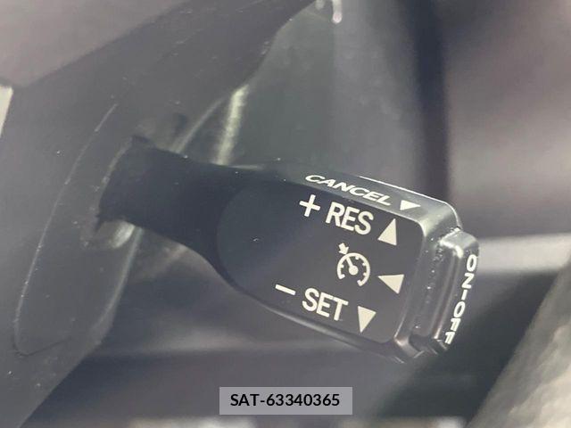 Toyota VOXY 2017-10 8317964-6