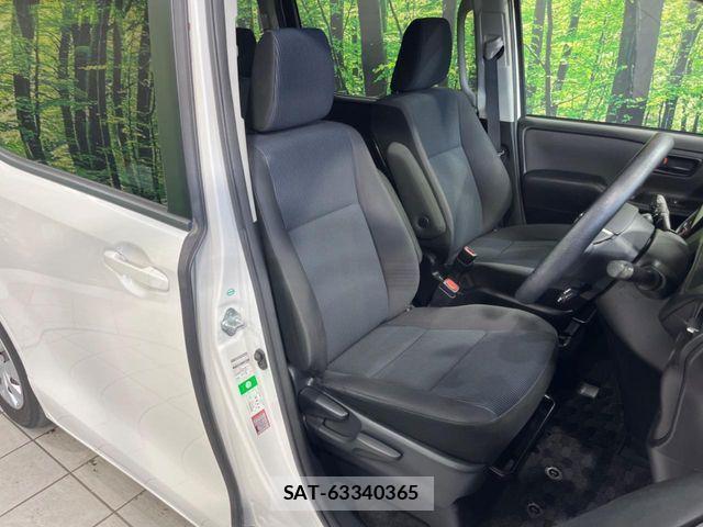 Toyota VOXY 2017-10 8317964-7