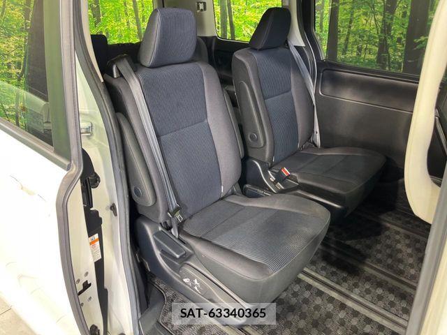 Toyota VOXY 2017-10 8317964-8