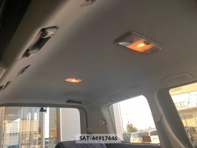 Toyota VOXY 2012-03 8317971-14