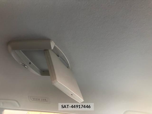 Toyota VOXY 2012-03 8317971-15