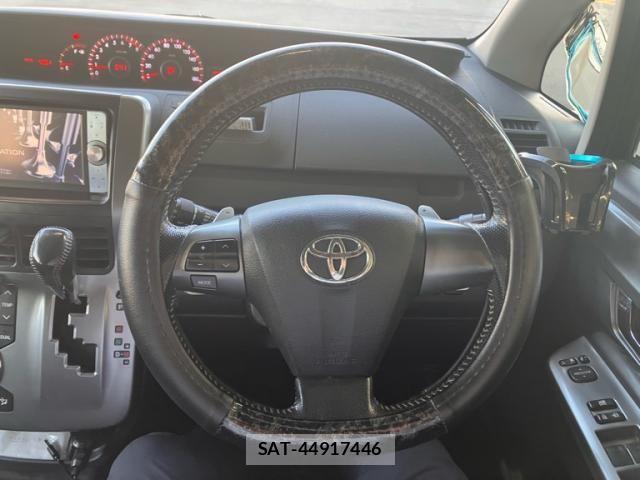 Toyota VOXY 2012-03 8317971-17
