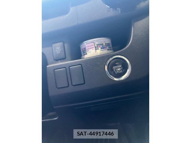 Toyota VOXY 2012-03 8317971-22