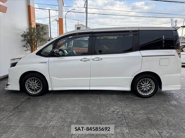 Toyota VOXY 2020-04 8317944-10