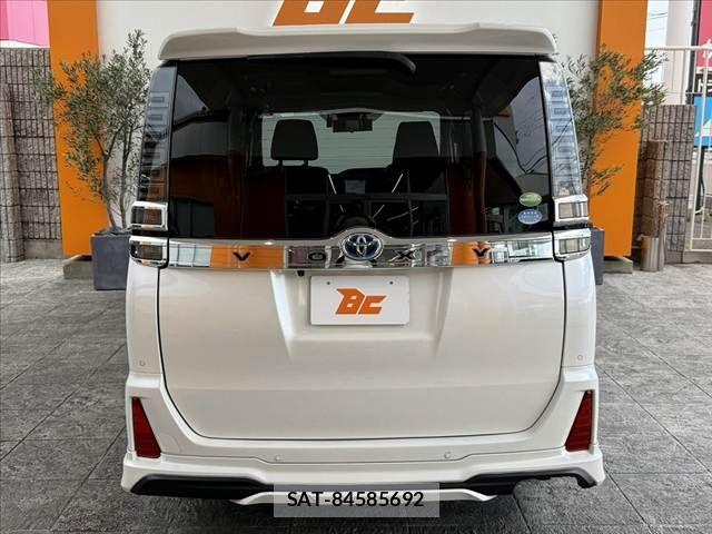 Toyota VOXY 2020-04 8317944-13