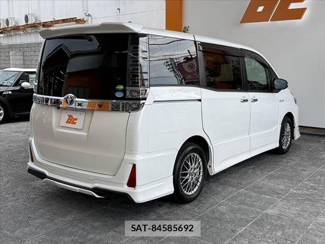 Toyota VOXY 2020-04 8317944-14