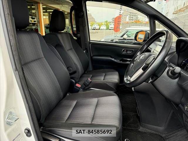 Toyota VOXY 2020-04 8317944-15