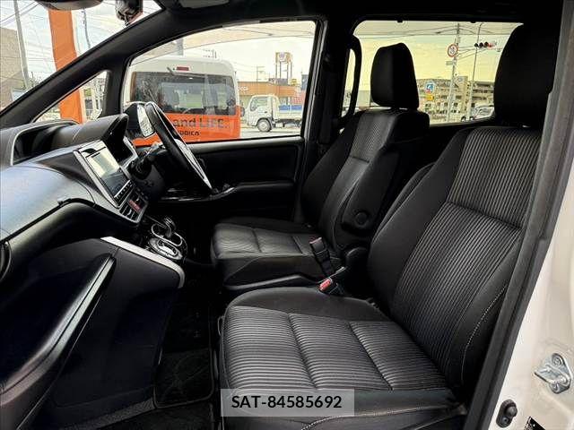 Toyota VOXY 2020-04 8317944-16