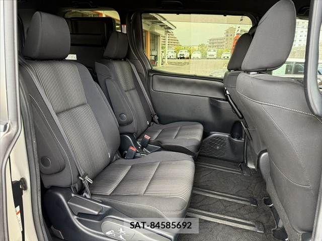 Toyota VOXY 2020-04 8317944-17