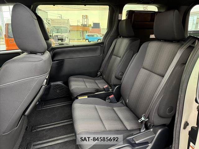 Toyota VOXY 2020-04 8317944-18