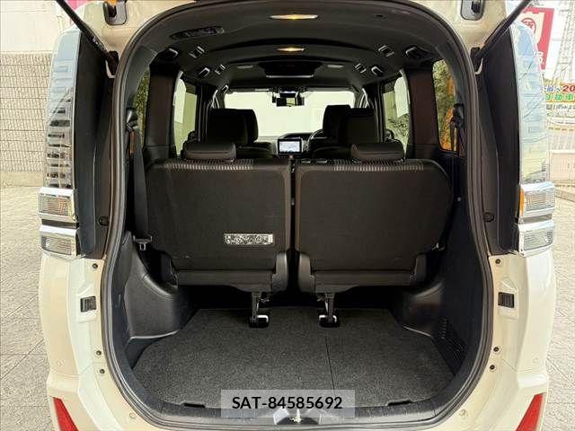 Toyota VOXY 2020-04 8317944-20