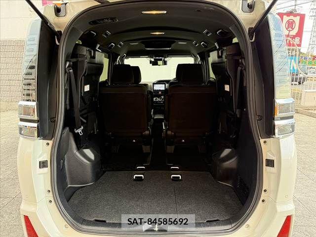 Toyota VOXY 2020-04 8317944-21
