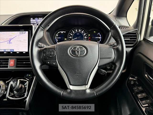 Toyota VOXY 2020-04 8317944-22