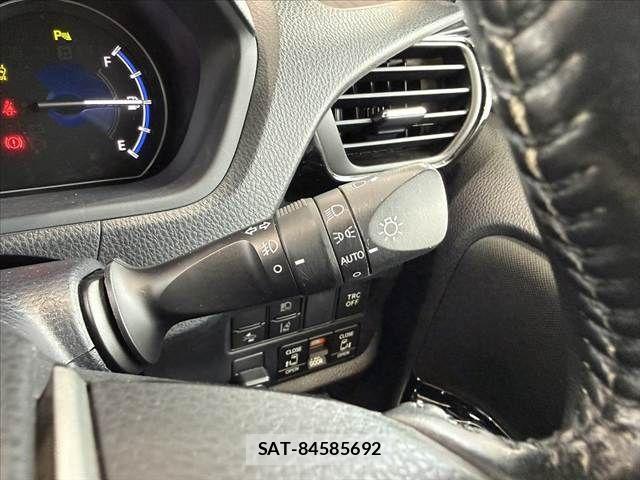Toyota VOXY 2020-04 8317944-24