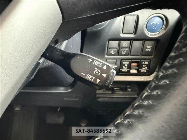 Toyota VOXY 2020-04 8317944-25