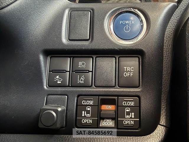 Toyota VOXY 2020-04 8317944-4