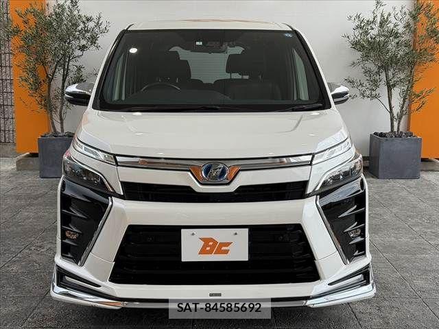Toyota VOXY 2020-04 8317944-8
