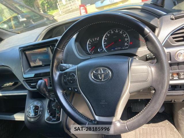 Toyota VOXY 2015-12 8317966-17