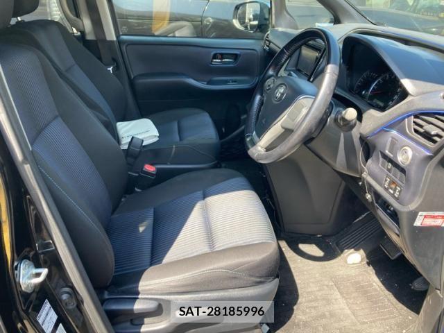 Toyota VOXY 2015-12 8317966-18