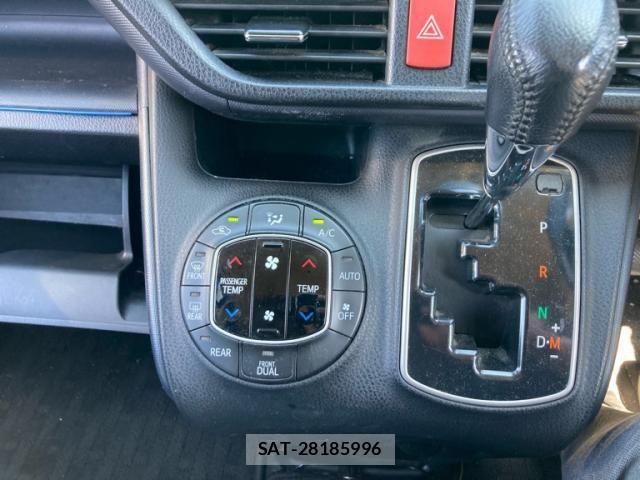 Toyota VOXY 2015-12 8317966-24