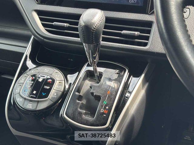 Toyota VOXY 2018-06 8317951-9