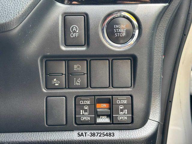 Toyota VOXY 2018-06 8317951-11