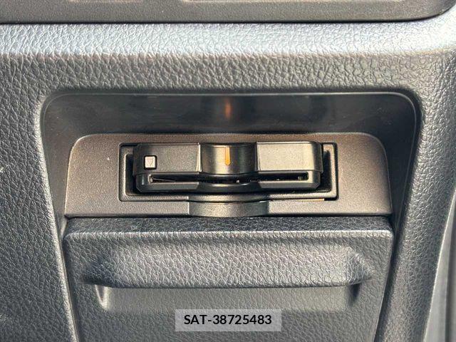 Toyota VOXY 2018-06 8317951-12