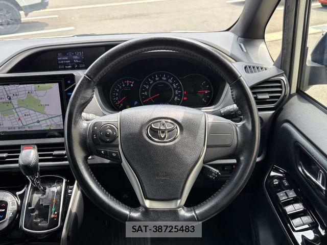 Toyota VOXY 2018-06 8317951-14