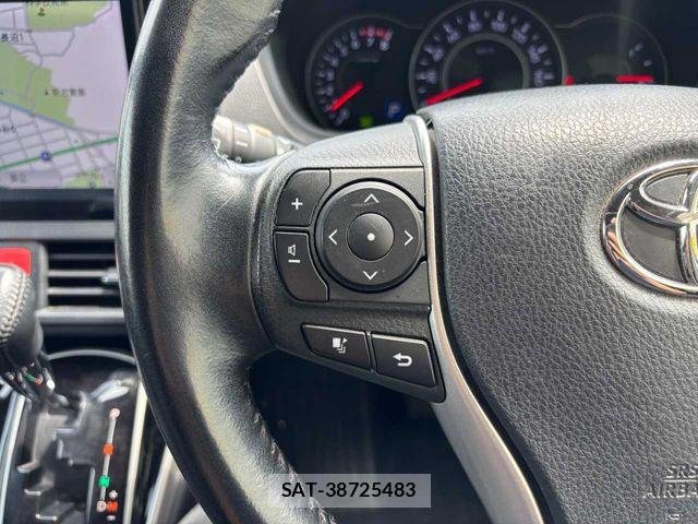 Toyota VOXY 2018-06 8317951-15