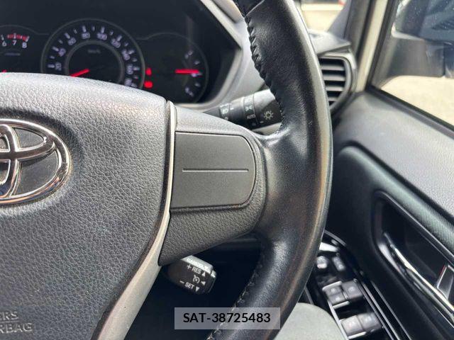 Toyota VOXY 2018-06 8317951-16