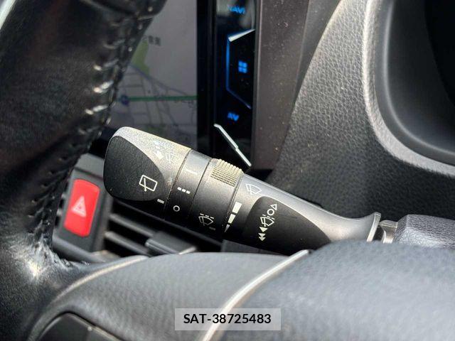 Toyota VOXY 2018-06 8317951-17