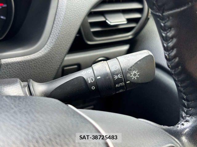 Toyota VOXY 2018-06 8317951-18