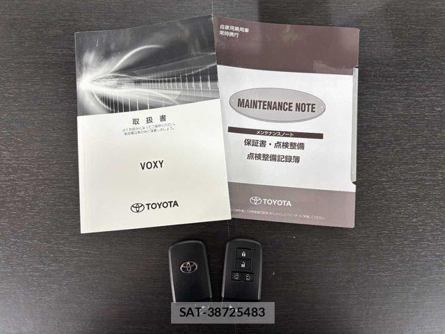 Toyota VOXY 2018-06 8317951-1