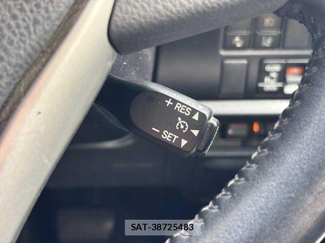 Toyota VOXY 2018-06 8317951-19