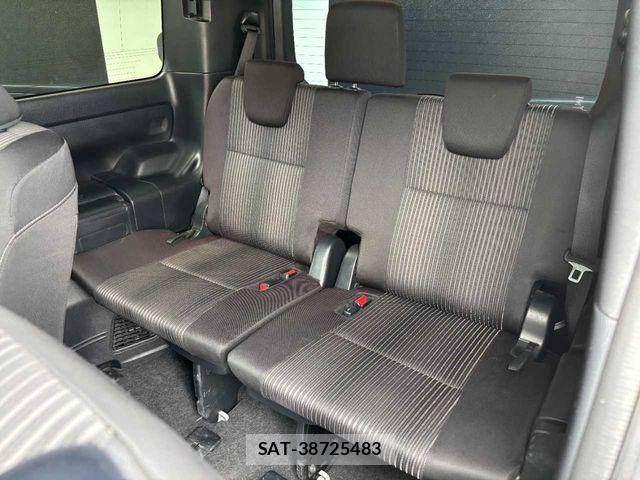 Toyota VOXY 2018-06 8317951-24