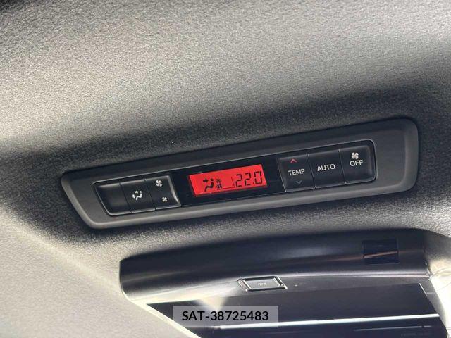 Toyota VOXY 2018-06 8317951-25