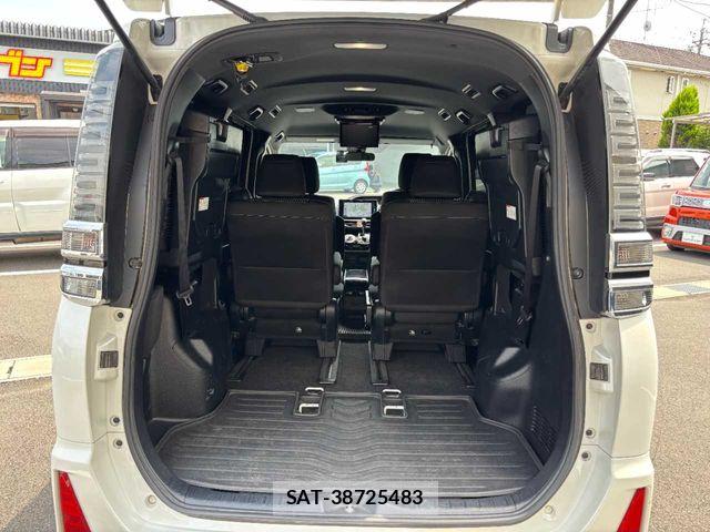 Toyota VOXY 2018-06 8317951-27