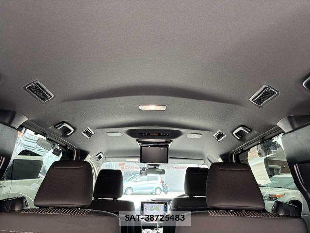 Toyota VOXY 2018-06 8317951-28